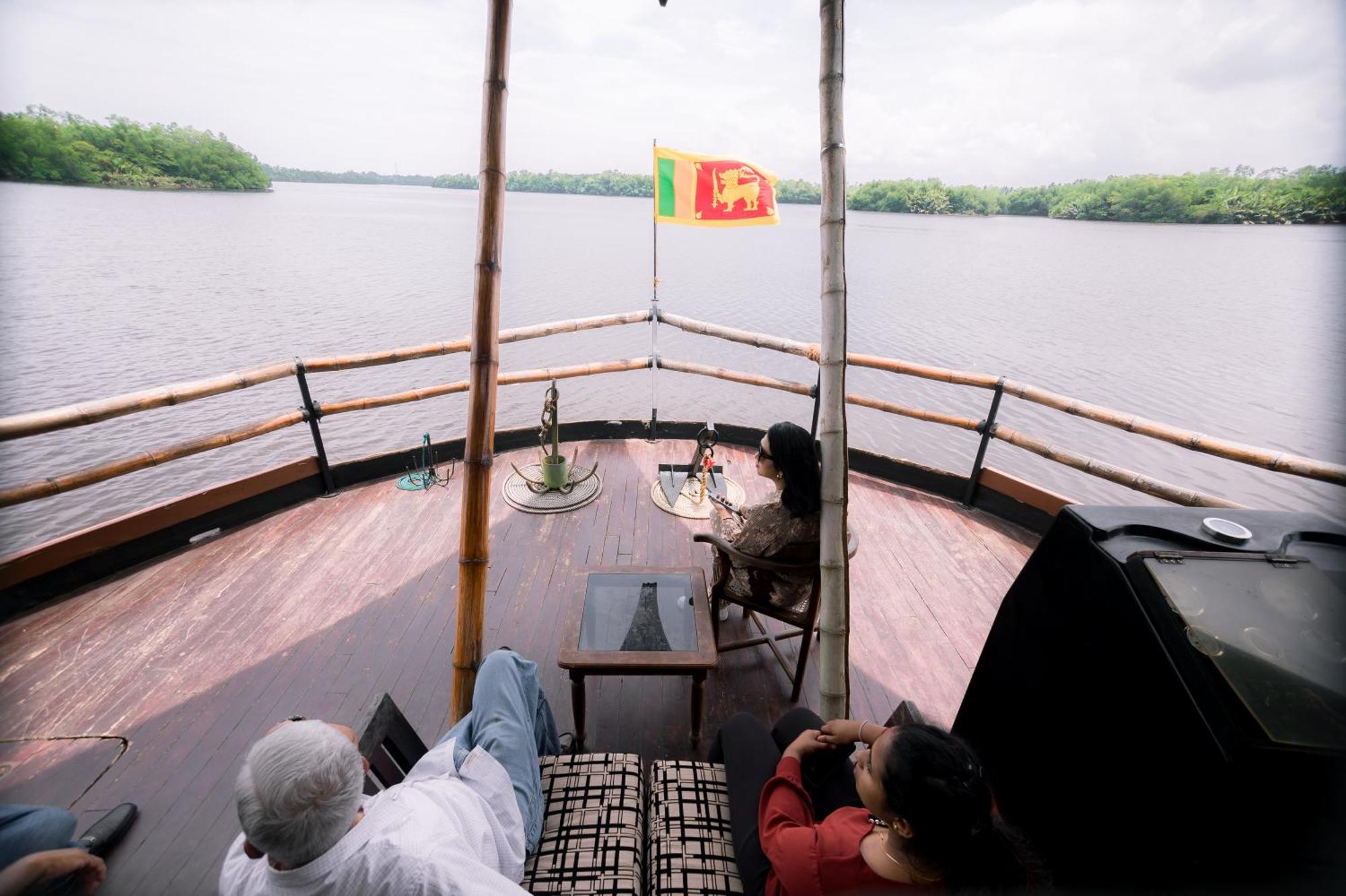 Hotel Yathra Houseboat Bentota Exterior foto